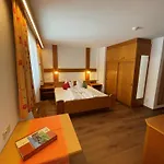 Rief Daheim Beim Wanderprofi Adults Only * تانهايم